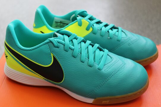 Купить Кожаные детские футзалки Nike JR TIEMPO LEGEND VI IC 819190-307 - оригинал, гарантия