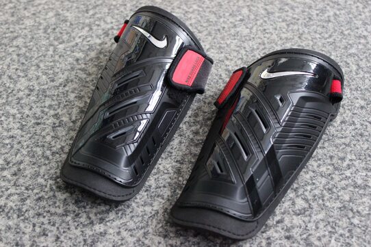 Купить Футбольные щитки Nike Protegga Shield [без голеностопа] - SPO255069 - оригинал, гарантия