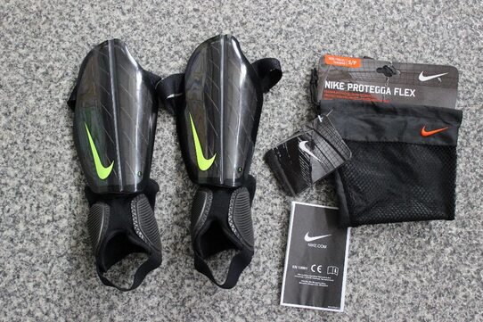 Купить Футбольные щитки NIKE YOUTH ATTACK STADIUM GUARD - BLACK/VOLT [с голеностопом] - SPO313 010 -