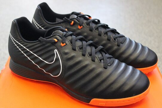 Купить Кожаные сороконожки Nike LegendX 7 Academy IC AH7243-080 - оригинал, гарантия